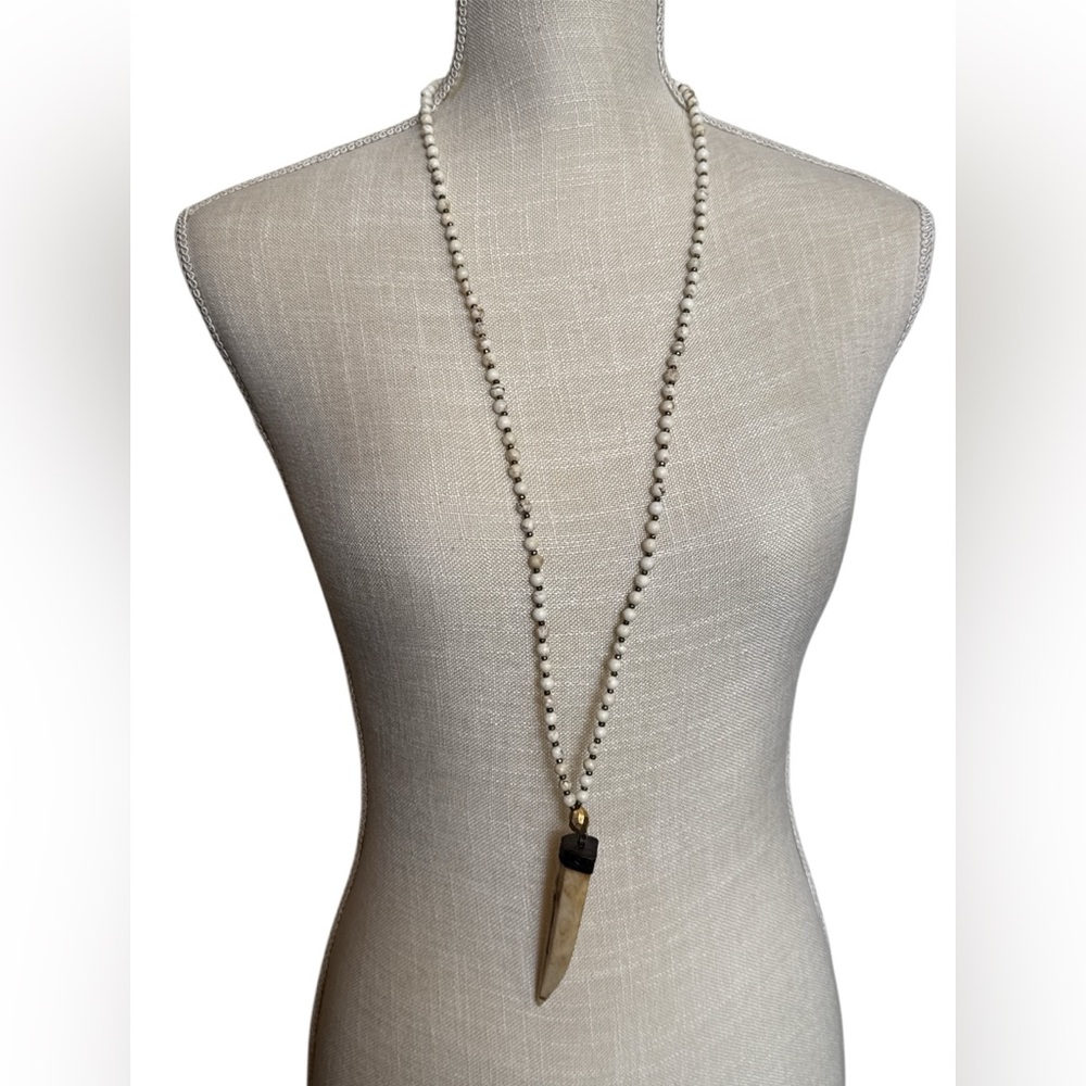 Horn Pendant Beaded Cream/Gold Boho Necklace Pre-Owned 22” Long